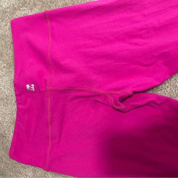 Hip Width workout crops - hot pink - Picture 2 of 3